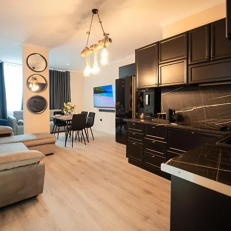 Ingrit Gjoni アパート *